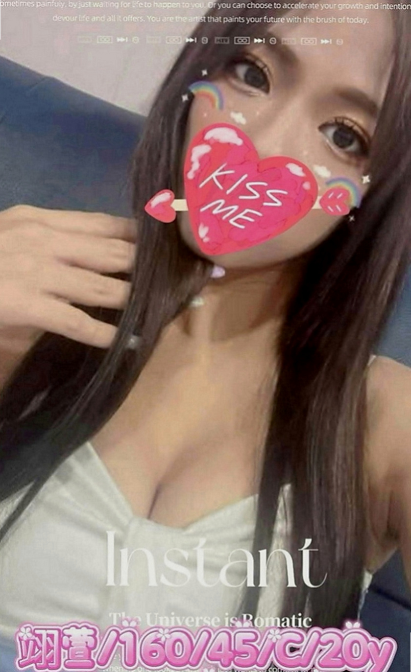 歸仁外約按摩：優樂 |新進空姐|169cm|47kg|E罩杯|19歲|大奶小肉 很有氣質 穿著有品味 豐滿白皙的車頭燈 粉嫩的車燈頭