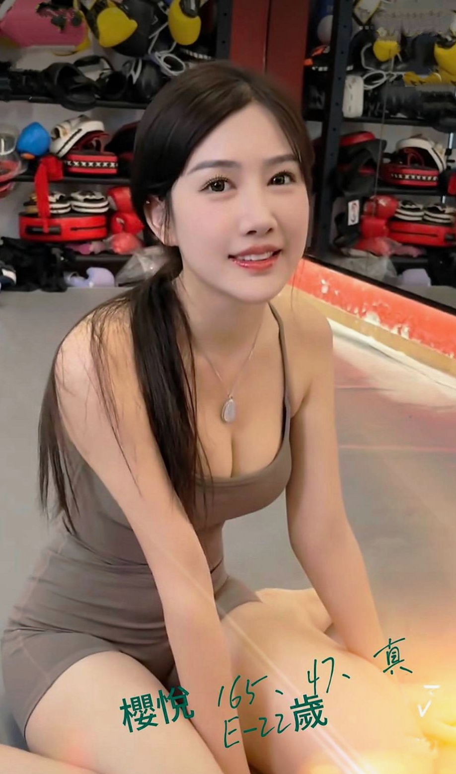 基隆外約茶|外送服務：凱麗 |網絡正妹兼職|165cm|50kg|D罩杯|21歲|奶大淫水多 等著你來操她的淫穴 配合度高 不趕時間 配合度高！