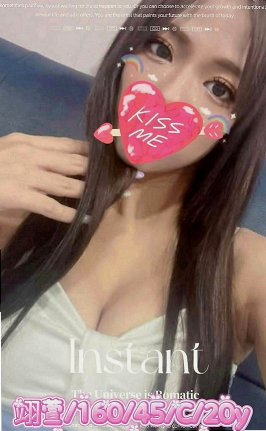 歸仁外約按摩：優樂 |新進空姐|169cm|47kg|E罩杯|19歲|大奶小肉 很有氣質 穿著有品味 豐滿白皙的車頭燈 粉嫩的車燈頭